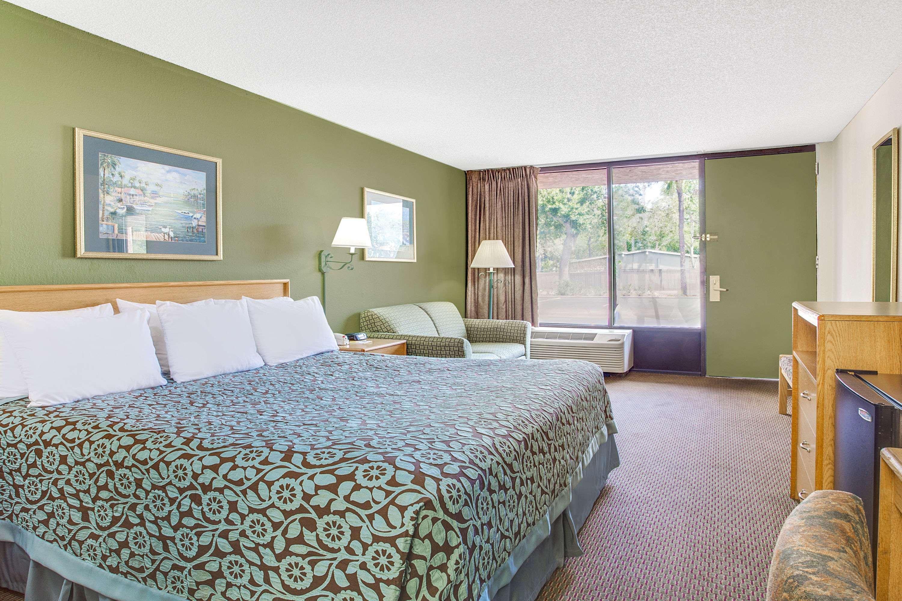 Days Inn By Wyndham Bradenton - Near The Gulf Bagian luar foto